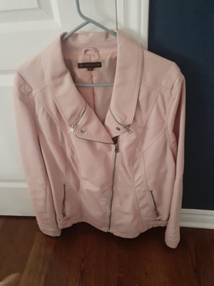 Manteau Femme Rouge | Kijiji ?� Grand Montr?�al : acheter et vendre sur le site de petites 
