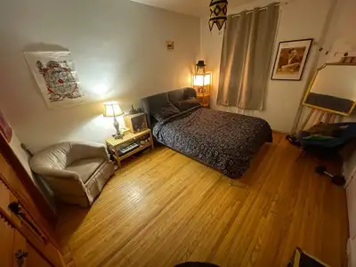 Large room for rent