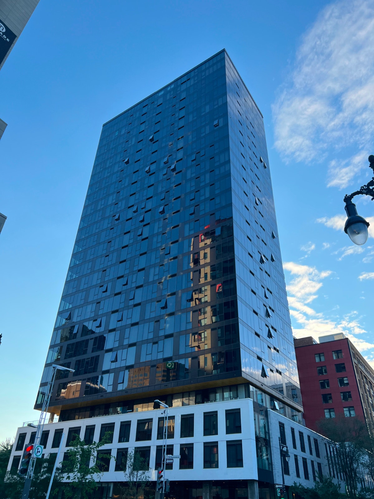 1 Boulevard De Maisonneuve Ouest — photo 1