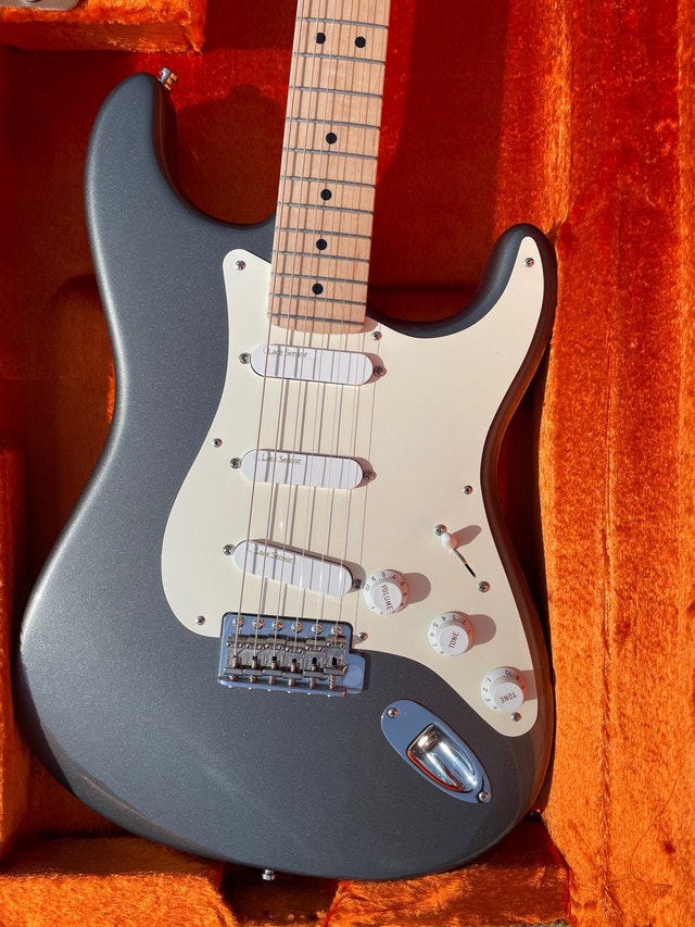 2009 Fender Eric Clapton Stratocaster Pewter Guitars Edmonton Kijiji