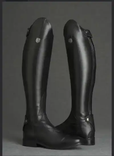 The Mountain Horse Opus High Rider is made from high quality lustrous full grain leather and crafted...