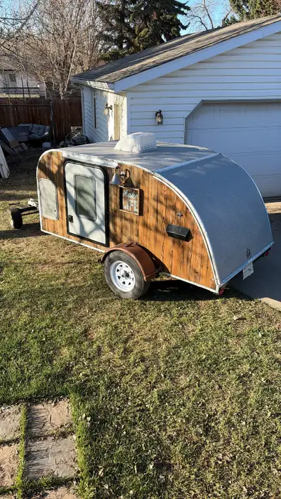 I am selling a 2020 Teardrop Camper, a cozy and compact trailer perfect for adventurers! This camper...