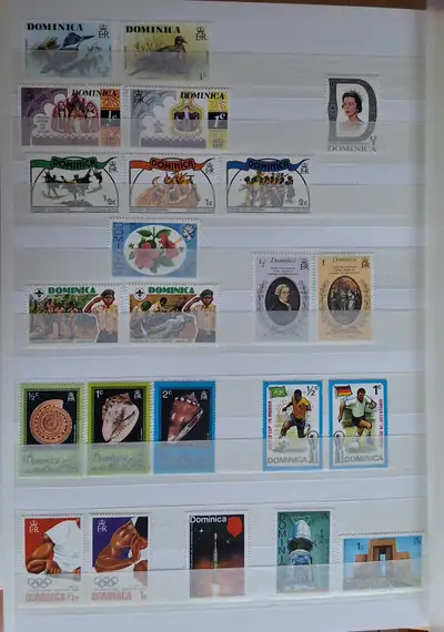 Timbres lot 37 X Dominica Dominique tous différents voir photos Attention, il s'agit de la Dominique...