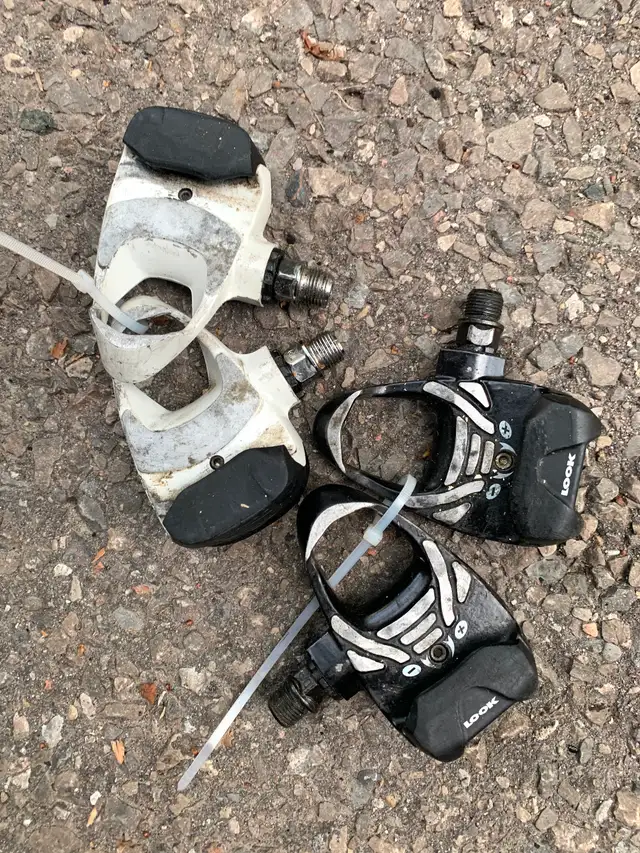 High quality pedals, flat and clipless442863417652029440