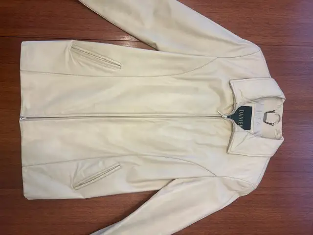 leather women’s coat and jacket in Women's - Tops & Outerwear in City of Toronto - Image 9