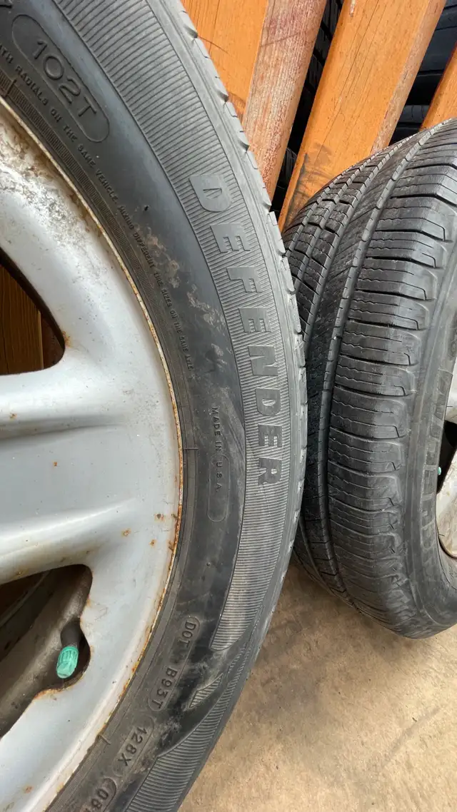Toyota rav 4 rims and tires in Tires & Rims in City of Toronto - Image 3