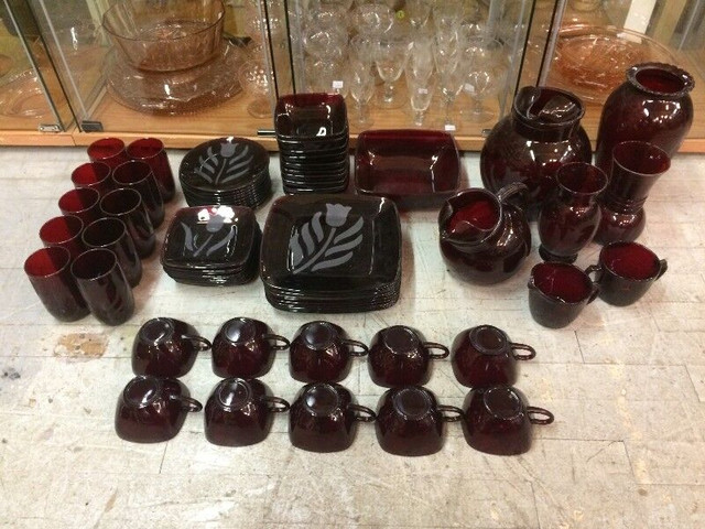 set de vaisselle ancien royal ruby glass"tulip" 10 couv. dans Art et objets de collection  à Ville de Montréal