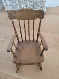 CHAISE BERÇANTE ENFANT ANTIQUE CHILD'S PRESSBACK ROCKING CHAIR