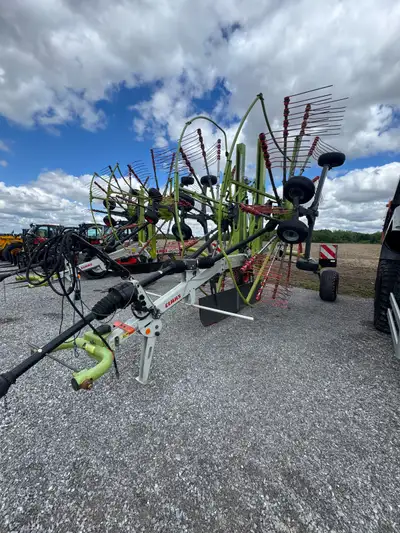 Claas liner 2800 twin rotary centre delivery 24’3”-26’3” working Width Over all great condition new...