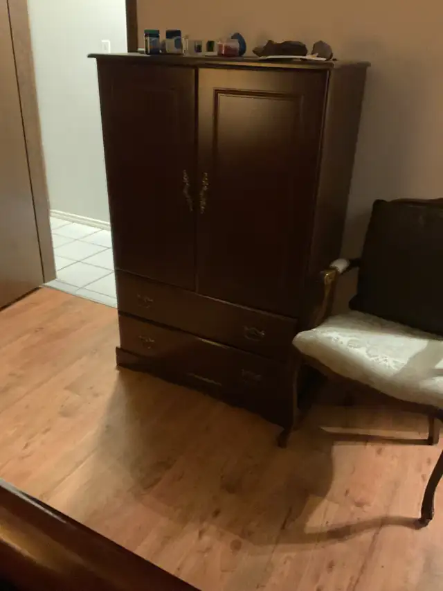 Moving selling beds dressers in Beds & Mattresses in Edmonton - Image 5