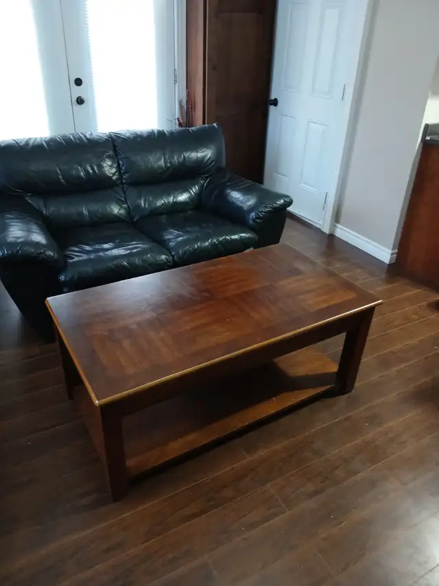 Extendable coffee table, in Coffee Tables in Charlottetown - Image 2