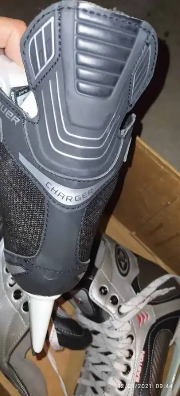 Bauer Charger Hockey Skates size 3R, View more