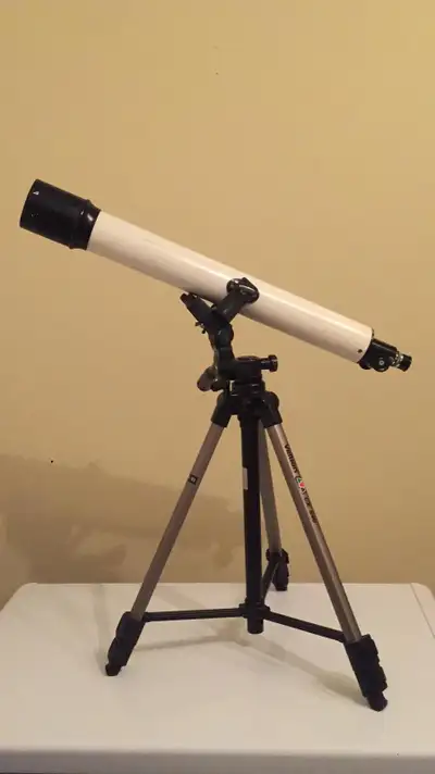 Télescope Tasco 5vte. Avec trépied télescopique inclu.