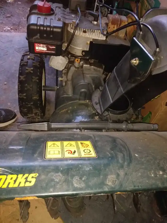 YARDWORKS 10.5 HP 30 INCH WIDE in Snowblowers in Windsor Region - Image 2
