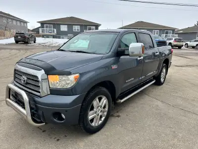 2007 Toyota Tundra limited 4x4 Crewmax - 267k kms - 6 speed auto - 4x4 hi/lo - Autostart two way com...