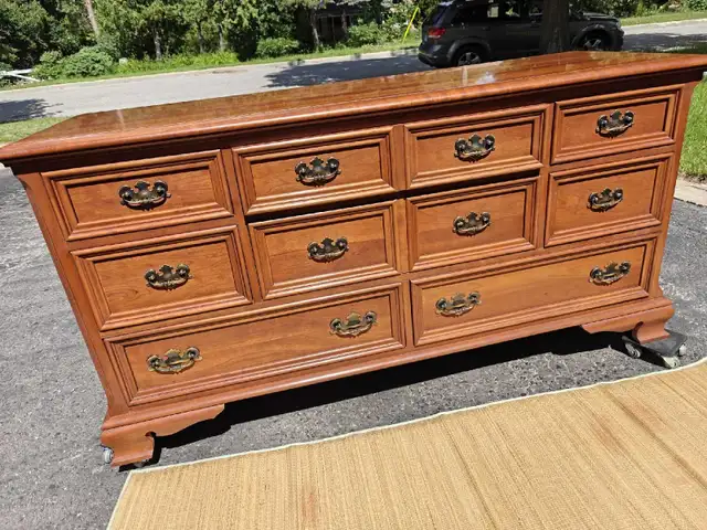 GIBBARD Dresser GREAT CONDITION CAN DELIVER  in Dressers & Wardrobes in City of Toronto - Image 4