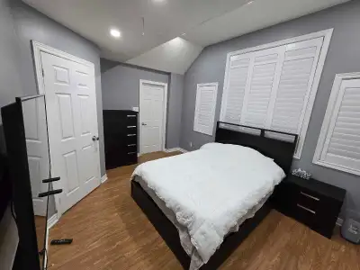 Renovated Master Bedroom for rent In Brampton East - PRIVATE WASHROOM & 2 CLOSETS Intersection is Bo...