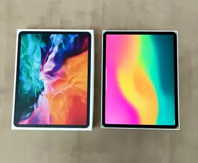 2020 iPad Pro (12.9 inch) with accessories