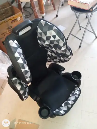 EVENFLO BOOSTER CHILD'S CAR SEAT, View more