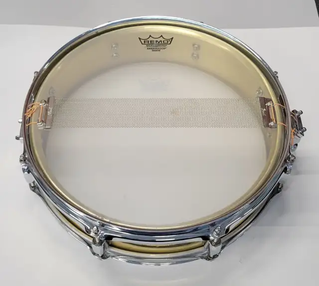 Pearl 13x3 Brass Effect Piccolo Snare Drum in Drums & Percussion in Windsor Region - Image 8