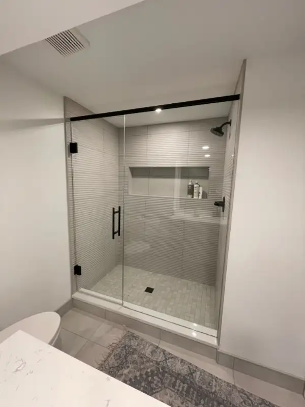 Expert flooring installer & tile setter.64628636614403121