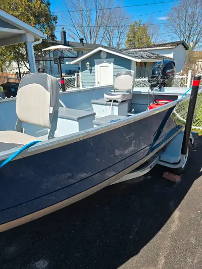 Boat + Motor + Trailer for sale. Starfish 16L with 25EHL fourstroke motor and Remeq trailer. Seats,...