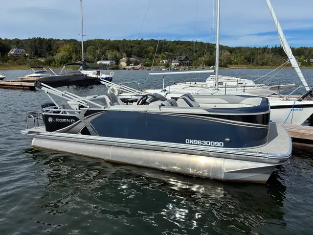 Legend Pontoon Q-Series in Powerboats & Motorboats in Barrie - Image 3