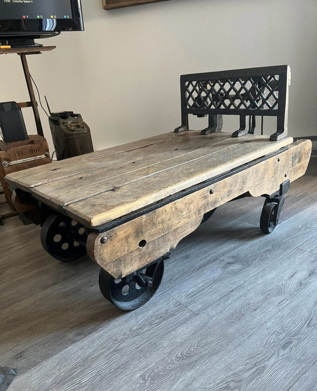 Table de salon balance charbon antique coffee table coal scale  dans Art et objets de collection  à Longueuil/Rive Sud