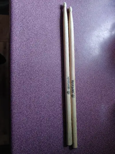 Drumsticks In good condition. If you interested text or call: 519-731-2269 Check my other ads $7