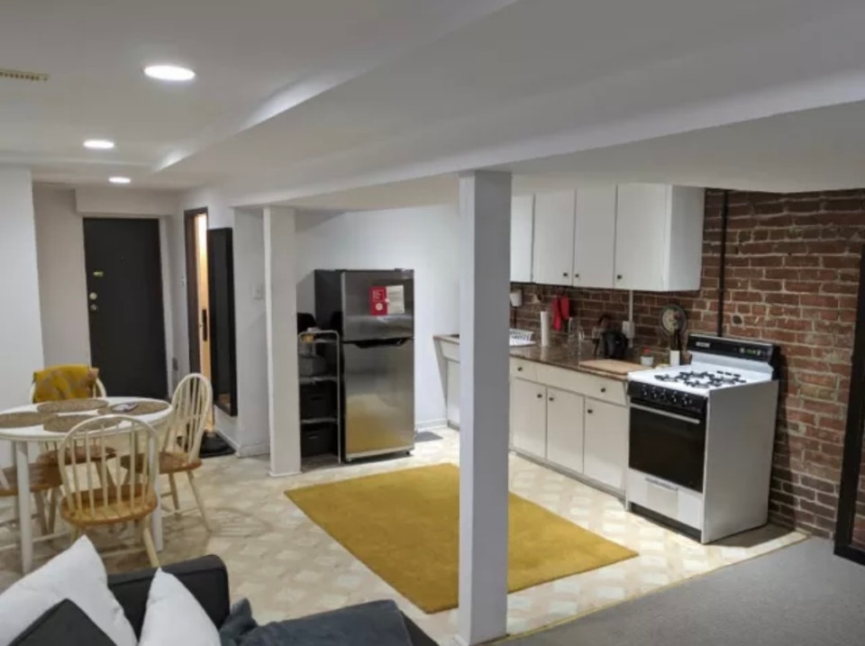 Beaches Bright Bachelor Apartment 4