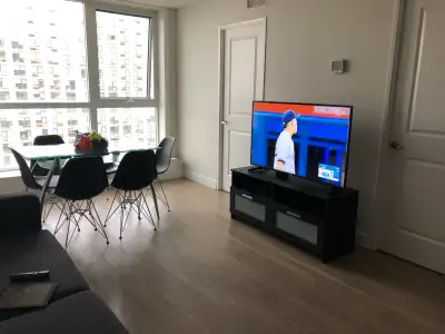 Bedroom available in a 3 bedroom apartment ready to move in. Located on Queens Quay and Spadina, acc...
