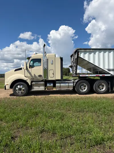 2018 Kenworth T880 510 paccar 630 000 Kms, around 9300 hrs Fresh cvip 8 brand new 22.5 drive tires,...