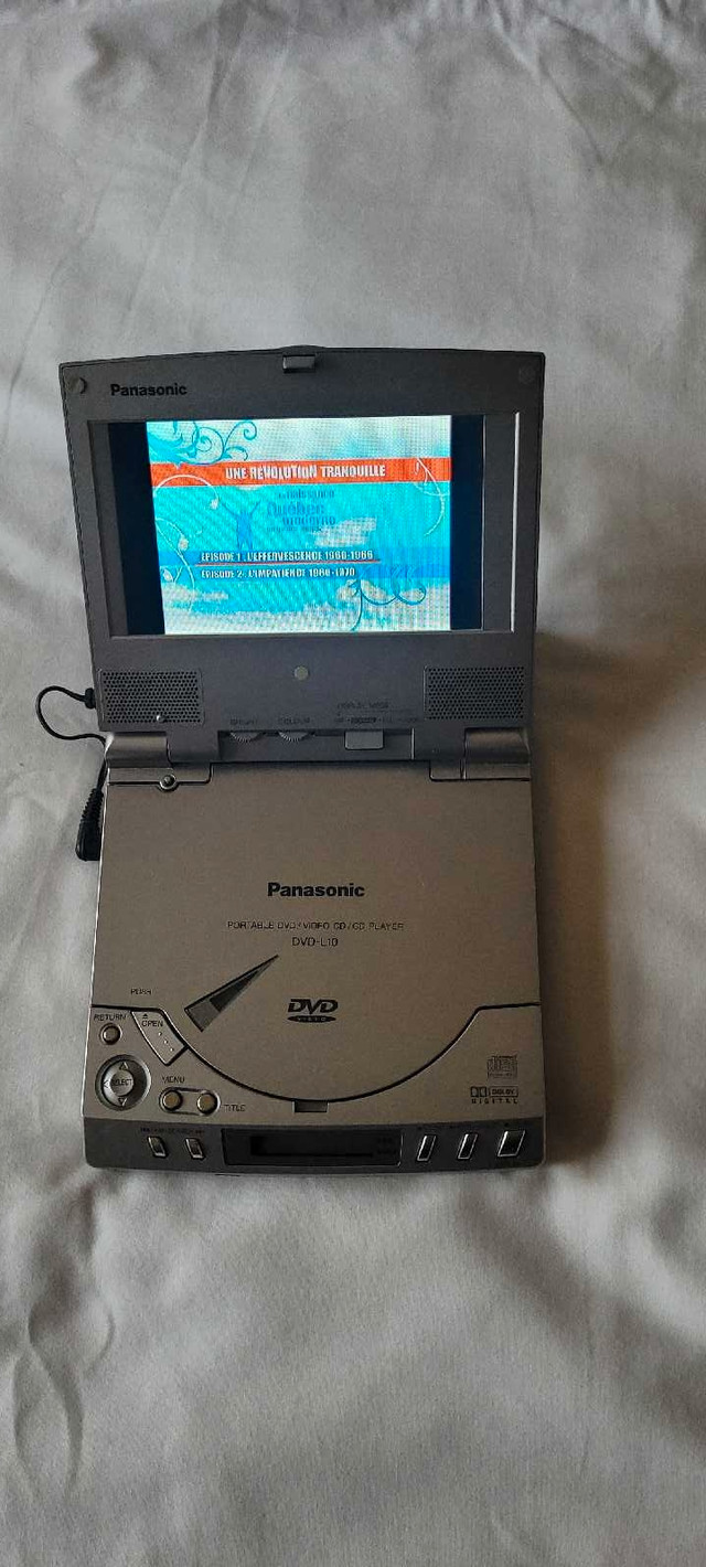 Panasonic portable DVD player DVD-L10  Japan 1998 dans CD, DVD et Blu-ray  à Ouest de l’Île - Image 2