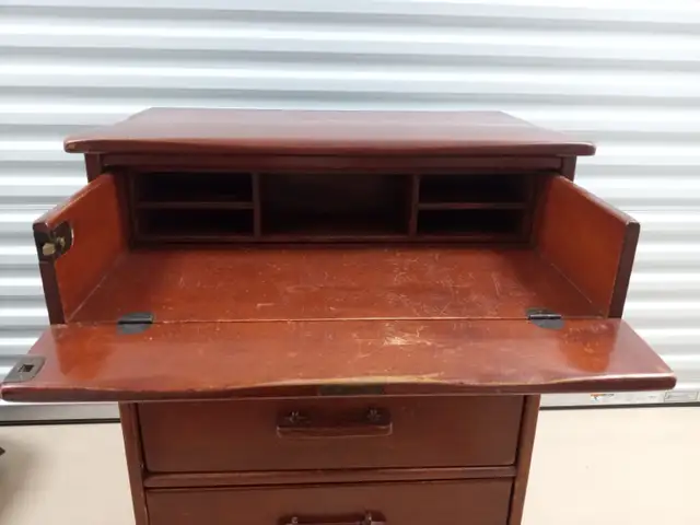 Vintage wood dresser in Dressers & Wardrobes in Ottawa - Image 5