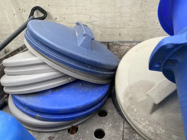 Assorted trash can Lids