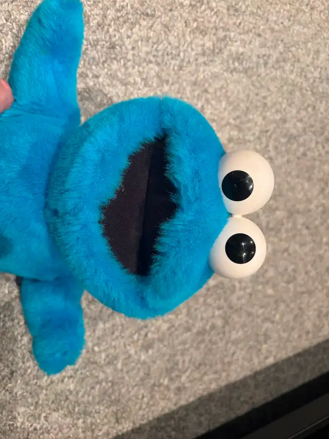 Original Tickle Me Cookie Monster in Toys & Games in Oshawa / Durham Region - Image 4