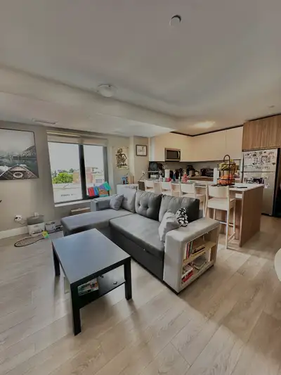 1 Private Bedroom in Midtown Toronto for Rent (SINGLE PERSON)
