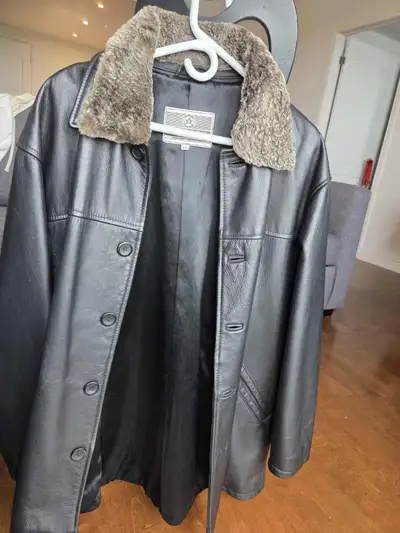 Manteau de cuir, View more
