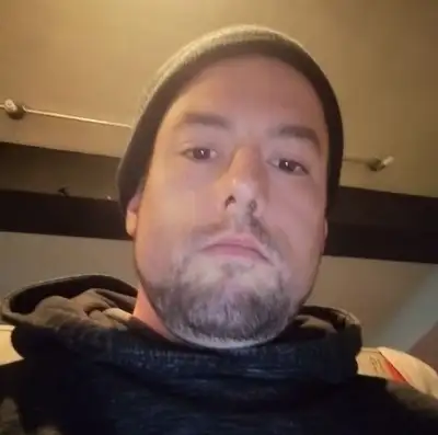 Looking for ft work or pt or cash, View more