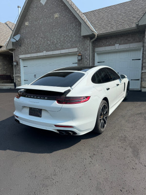 2018 Porsche Panamera 4