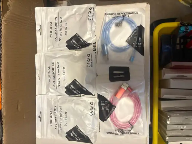 phone charger in Cell Phone Accessories in Guelph - Image 2