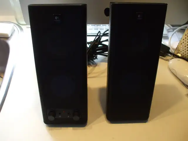 Logitech Speakers / Hauts Parleurs in General Electronics in West Island - Image 3