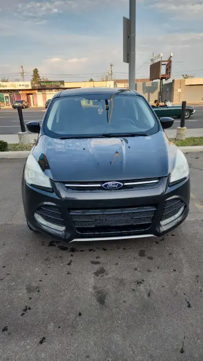 Ford Escape 2013 V4 It is in active status no problems The car drives and runs great The tires are a...