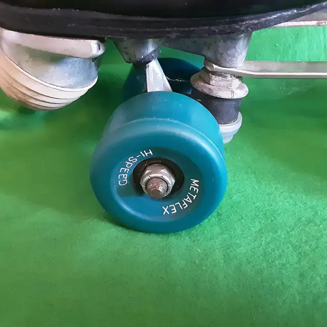 Men's Roller Skates, size 10, precision wheels. in Skates & Blades in Windsor Region - Image 7