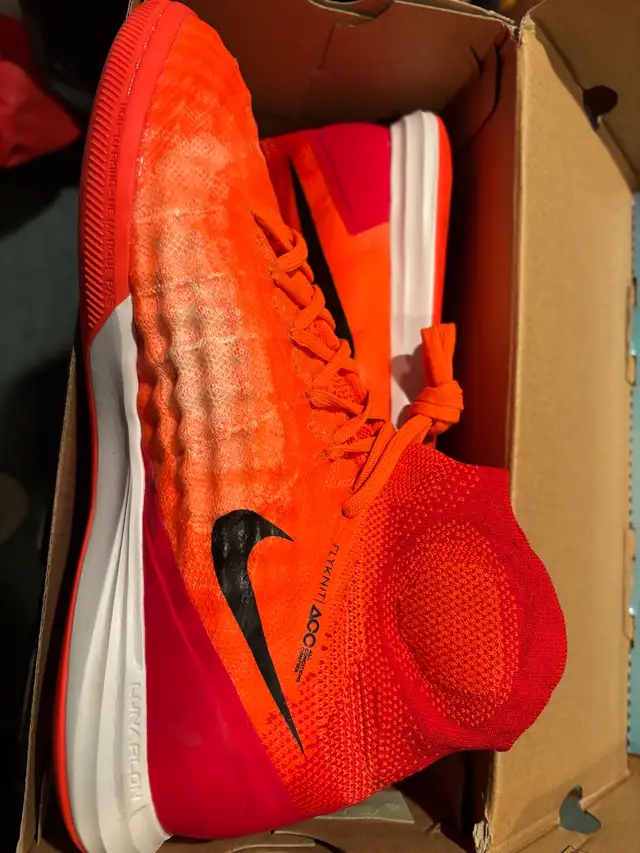 Men’s Nike indoor soccer shoes size 7 s in Men's Shoes in Mississauga / Peel Region - Image 2