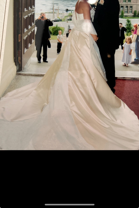 Robe de mariée dans Femmes - Robes et jupes  à Saguenay - Image 4