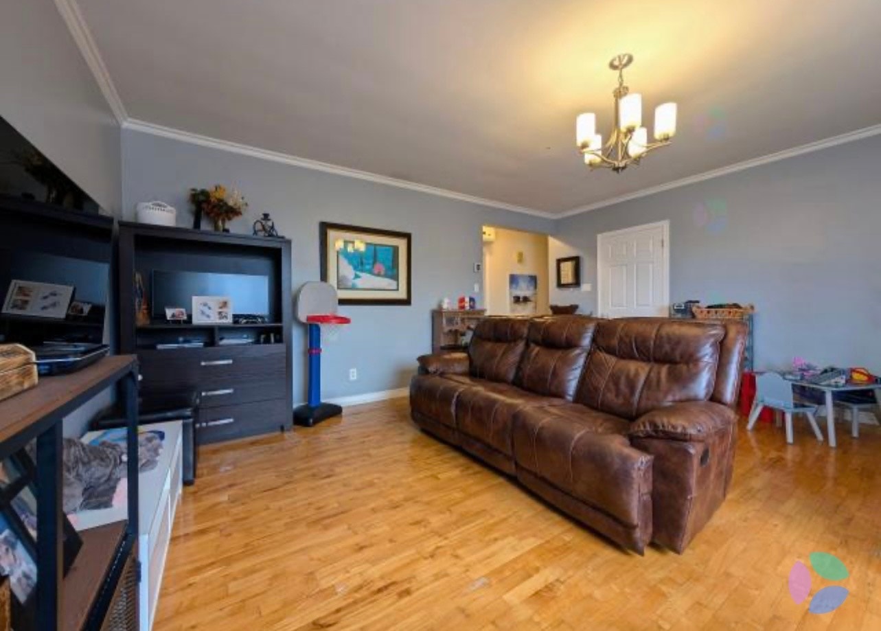 Sunny 5 1/2 for rent in Saint Laurent $1,800/month — photo 3