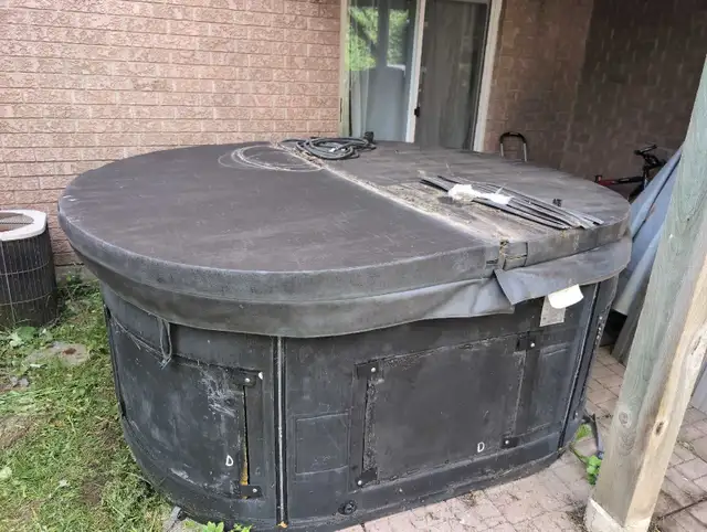 Hot Tub For Sale in Hot Tubs & Pools in Kitchener / Waterloo - Image 8