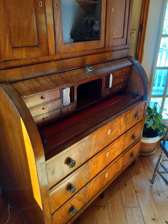 Antique Mahogany Desk  in Desks in Owen Sound - Image 3
