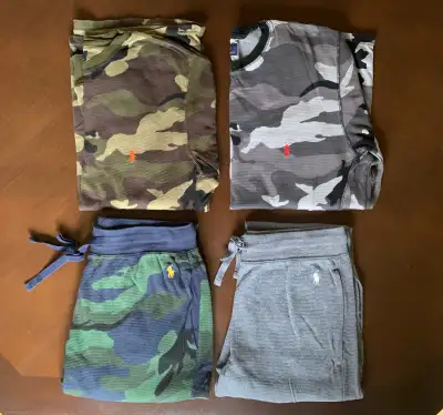 Mens Medium, condition 9/10 Asking $60 for set of 4